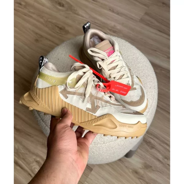 OFF-WHITE