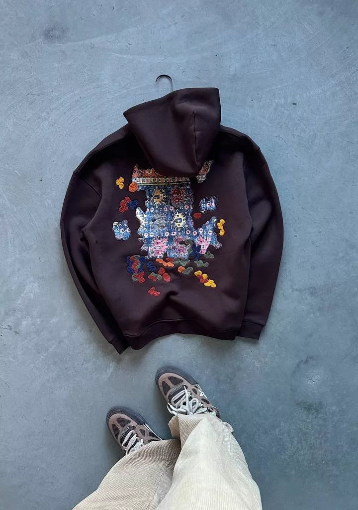 هودی مدل فرش پازلی برند SAW رنگ قهوه‌ای