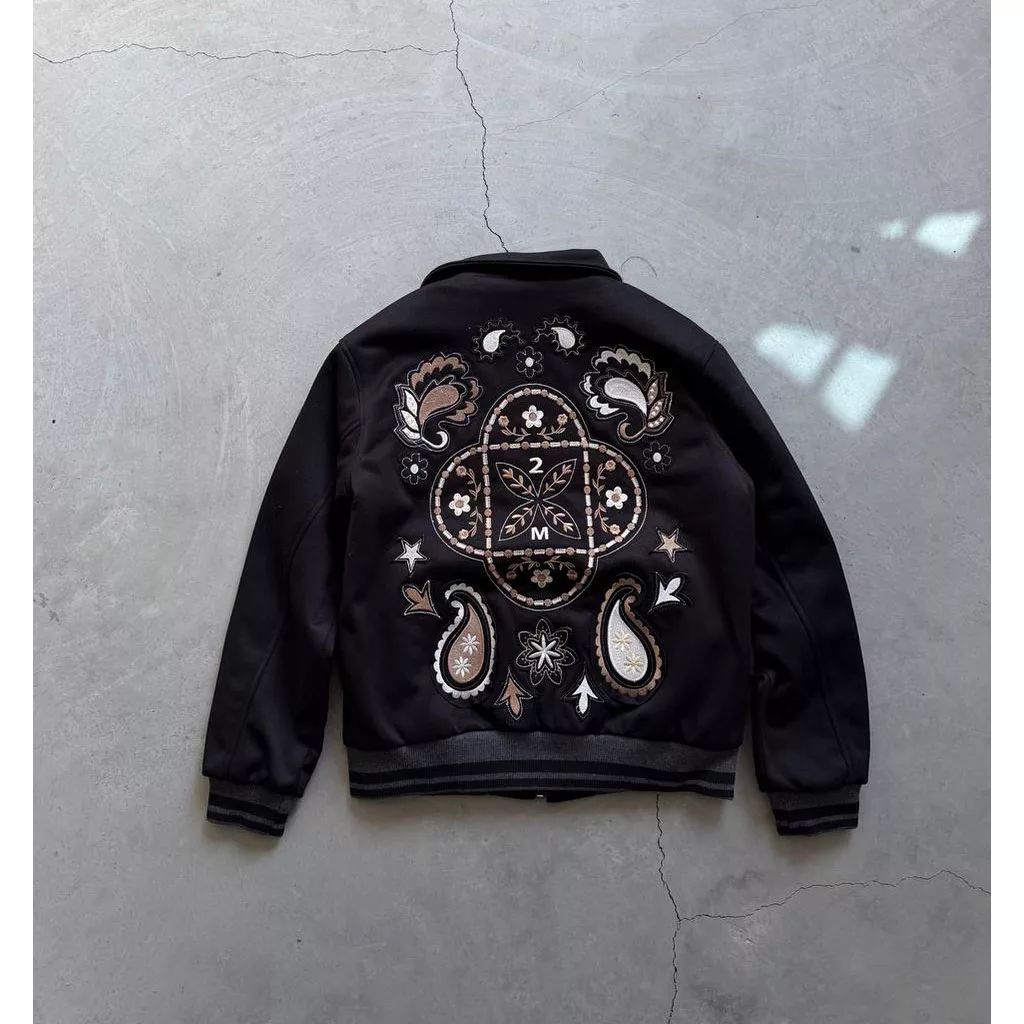 جکت طرح ترمه تومارو برند تومارو رنگ مشکی