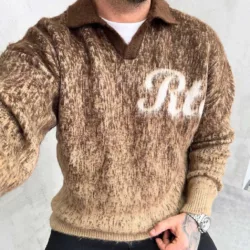 بافت نوشته R برند رترو رنگ قهوه ای