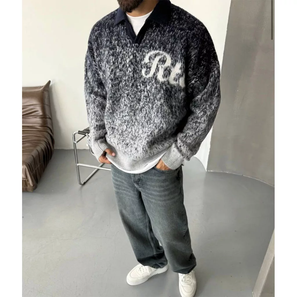 بافت نوشته R برند رترو رنگ آبی