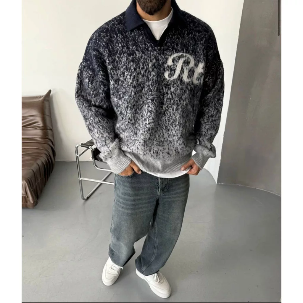 بافت نوشته R برند رترو رنگ آبی