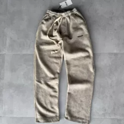 جاگر بیسک نوشته the polizi برند پولیزی رنگ کرم