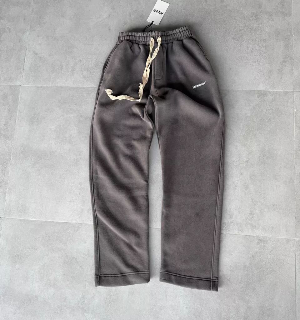 جاگر بیسک نوشته the polizi برند پولیزی رنگ طوسی