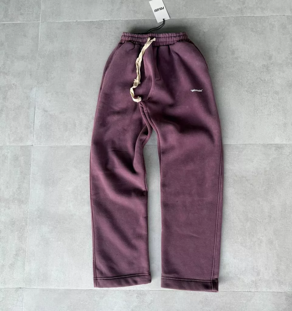 جاگر بیسک نوشته the polizi برند پولیزی رنگ زرشکی