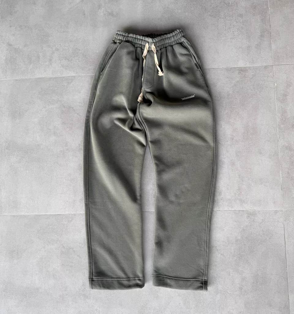 جاگر بیسک نوشته the polizi برند پولیزی رنگ سبز