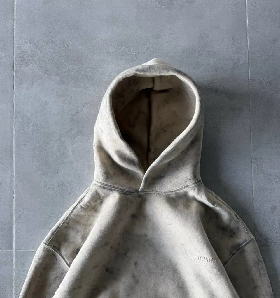 هودی بیسیک‌ نوشته polizi برند پولیزی رنگ کرم