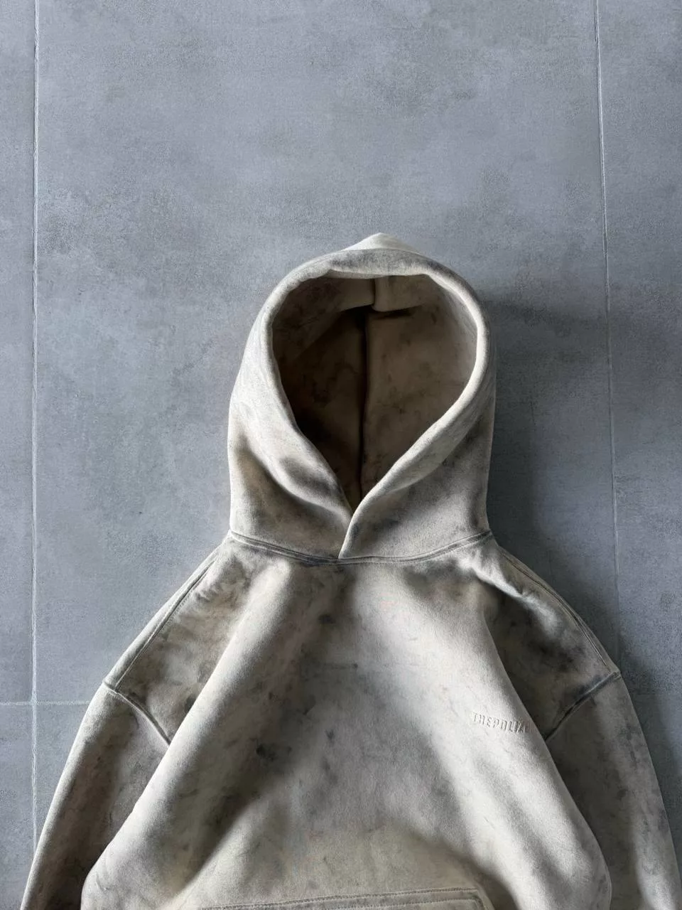 هودی بیسیک‌ نوشته polizi برند پولیزی رنگ کرم