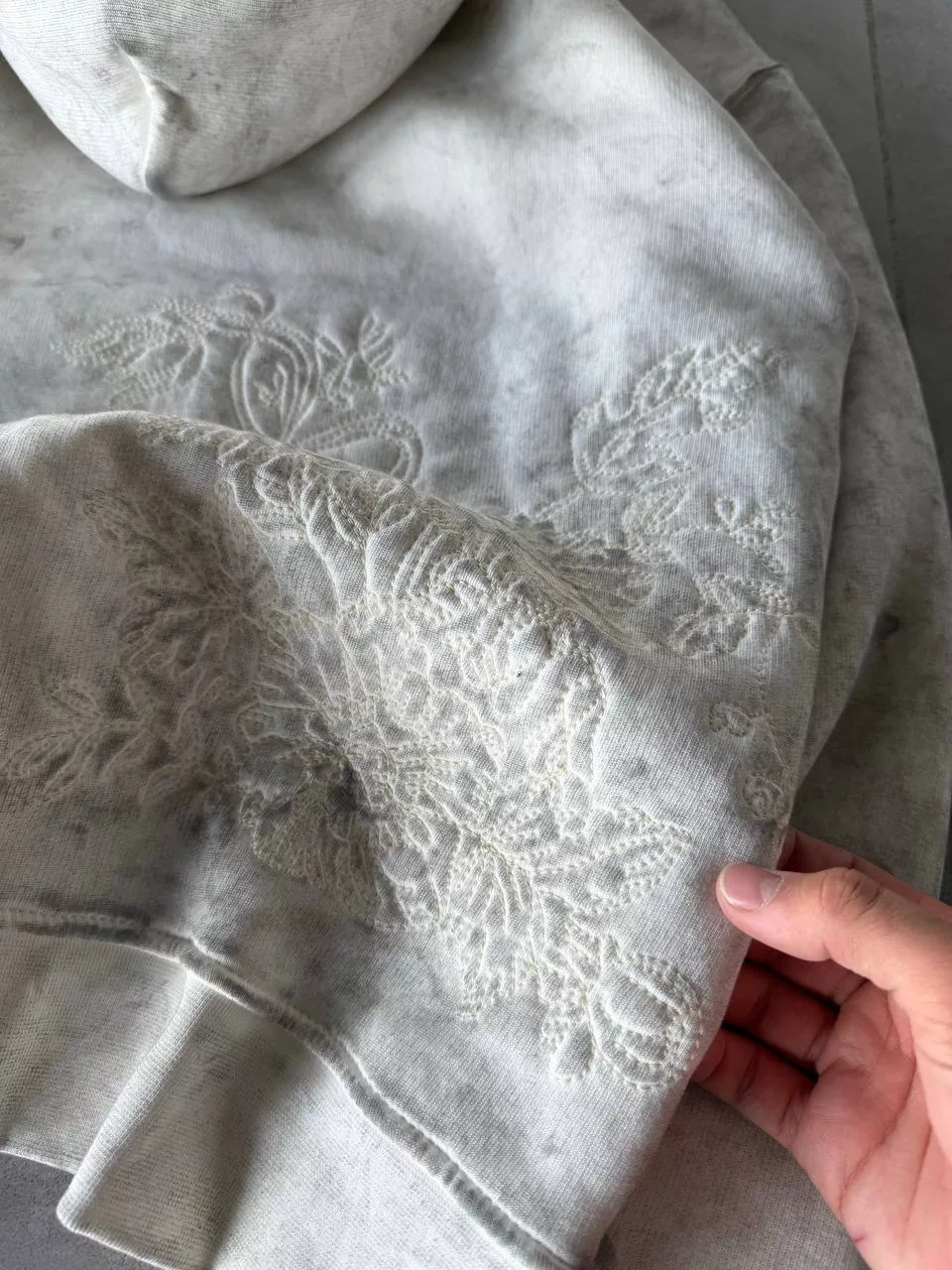 هودی مدل سرشانه گلدوزی برند پولیزی رنگ سفید