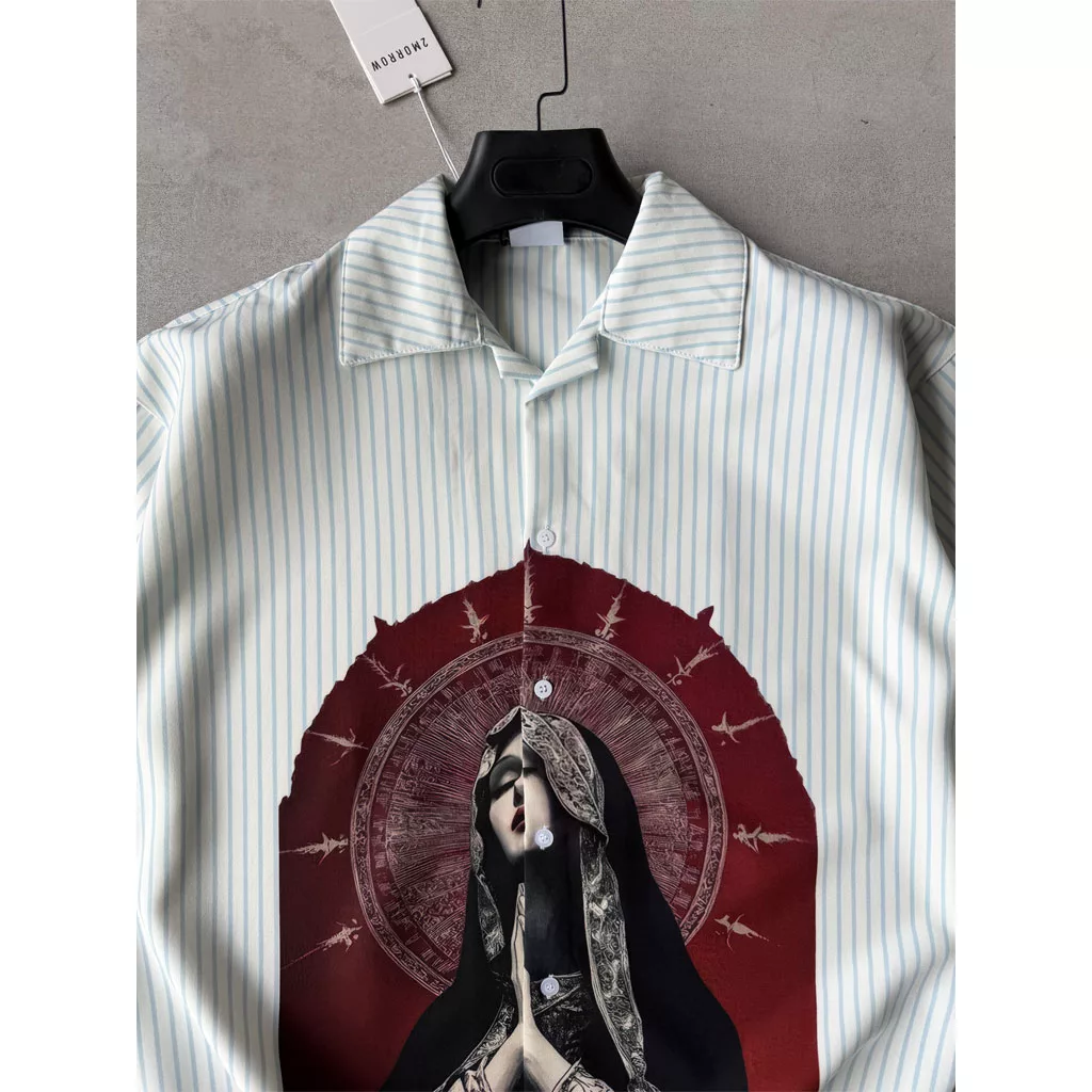 پیراهن طرح saint mary برند تومارو رنگ سفید و قرمز