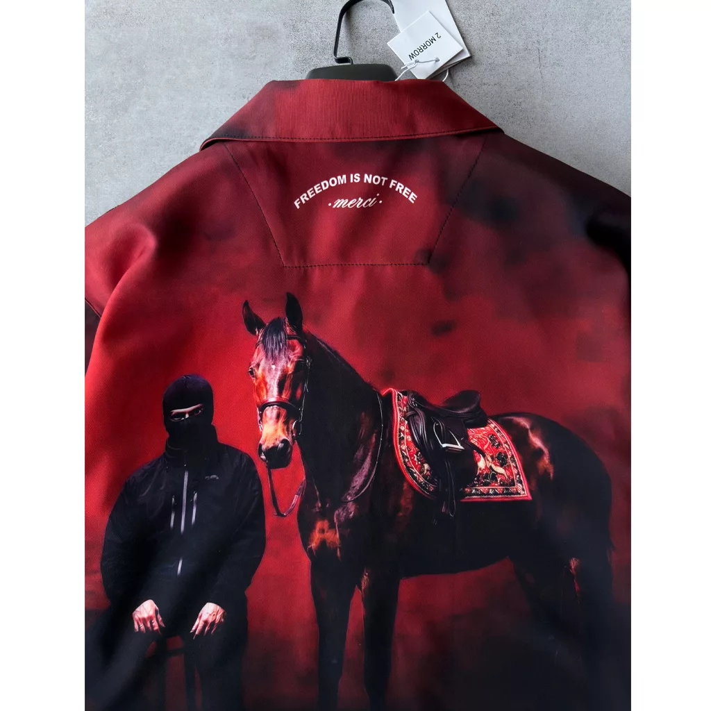 پیراهن مدل black horse برند Tomorrowرنگ قرمز